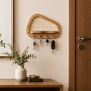 Porta Chaves Orgânico Decorativo com Prateleira e Palha Indiana