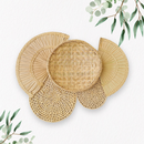 Decoração de Parede Boho em Palha Natural | Composição Artesanal com Cestos, Leques, Peneiras e Sousplats